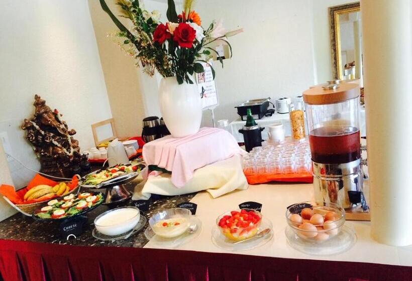 ホテル The River Village