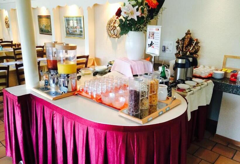 ホテル The River Village