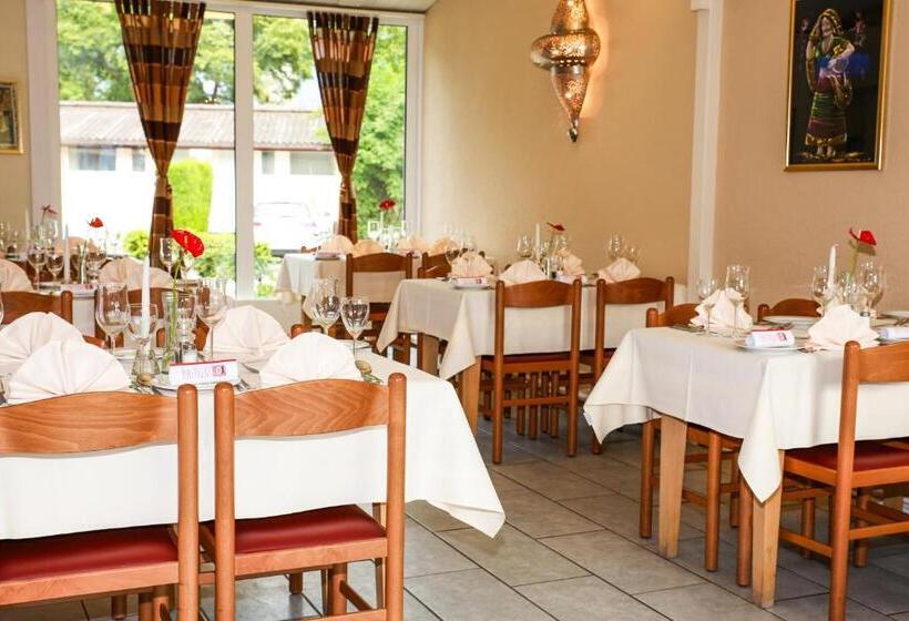 ホテル The River Village