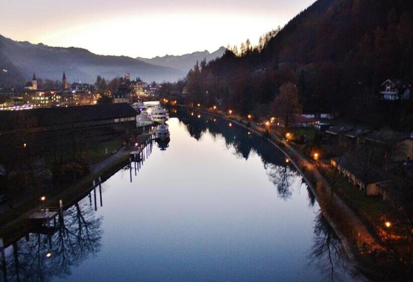 ホテル The River Village