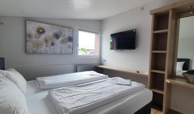 ホテル The River Village