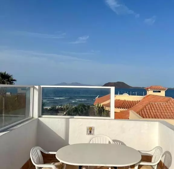 Retkeilymaja Pura Vida Surf Camp & School