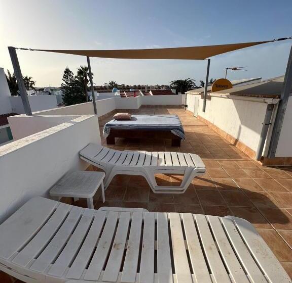 هاستل Pura Vida Surf Camp & School