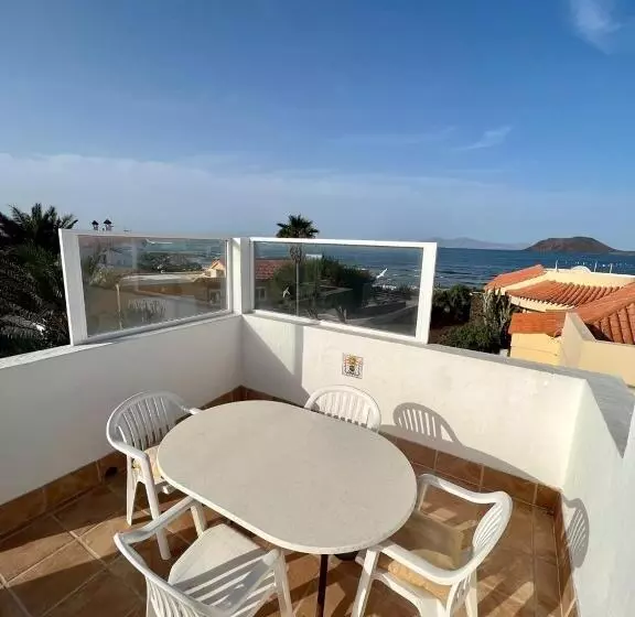 Retkeilymaja Pura Vida Surf Camp & School