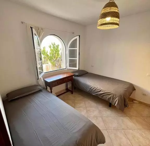 Retkeilymaja Pura Vida Surf Camp & School