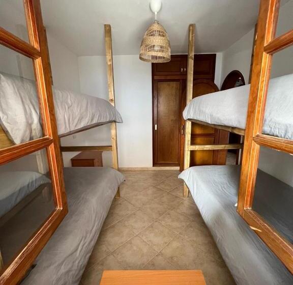 هاستل Pura Vida Surf Camp & School