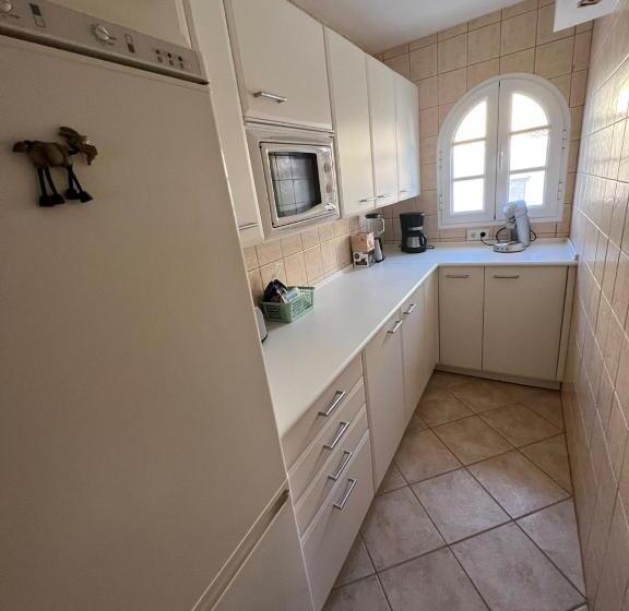 هاستل Pura Vida Surf Camp & School