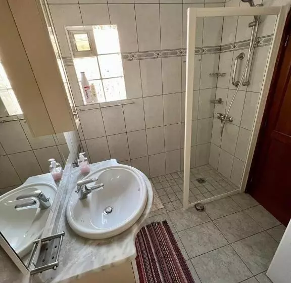 Retkeilymaja Pura Vida Surf Camp & School