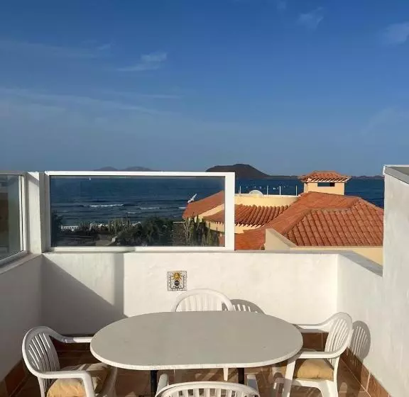 Retkeilymaja Pura Vida Surf Camp & School