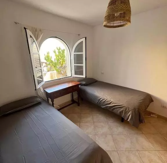 Retkeilymaja Pura Vida Surf Camp & School