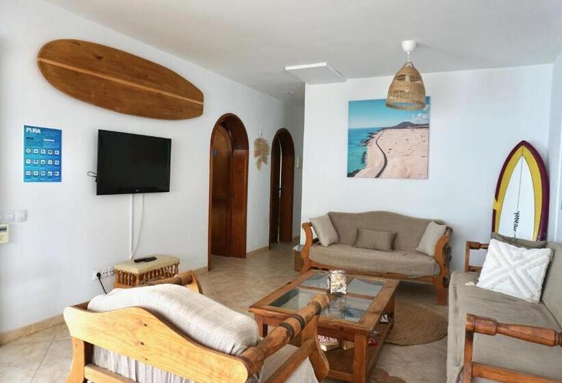 هاستل Pura Vida Surf Camp & School