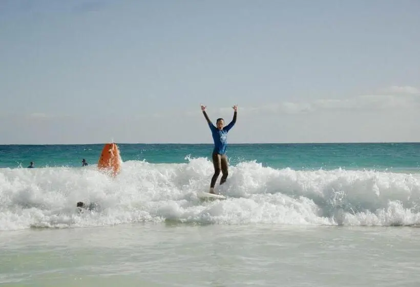 ユースホステル Pura Vida Surf Camp & School