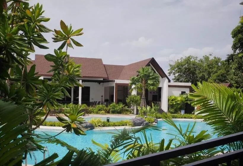 Kastel Pattaya Hotel By Loft Bangkok