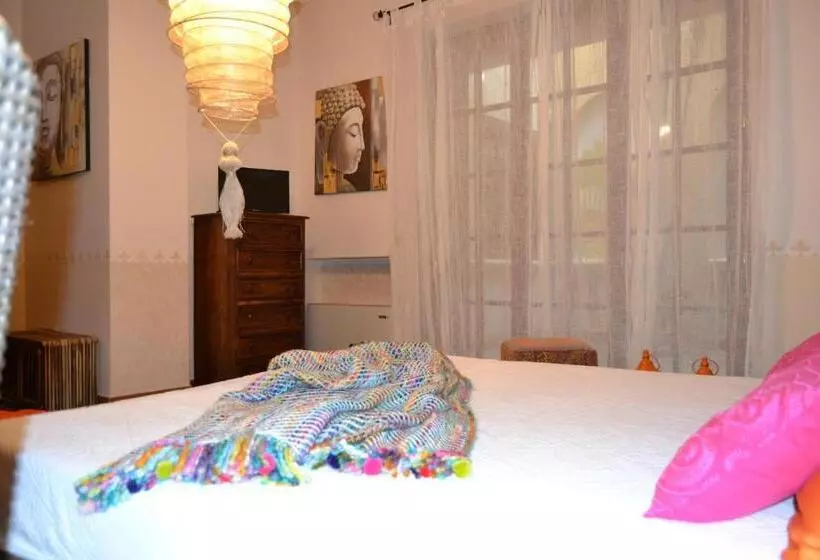 تختخواب و صبحانه Villa Ethnic Chic