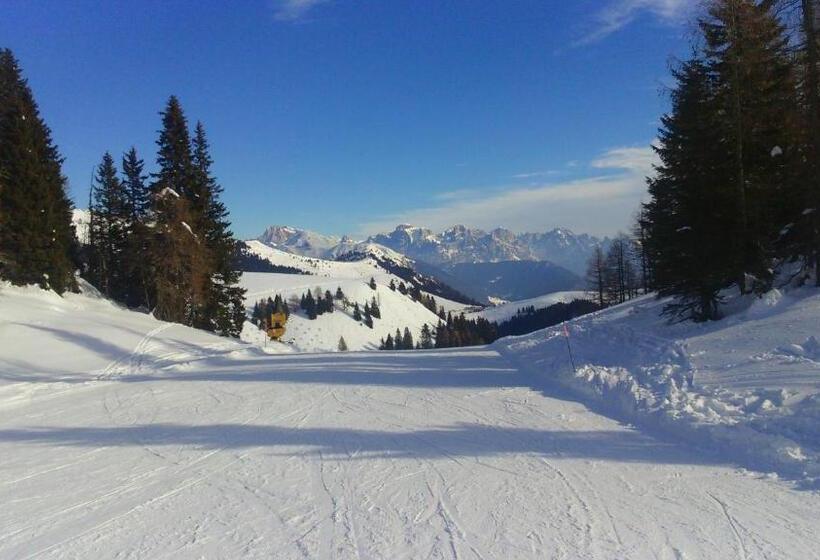 ホテル Albergo Chalet Abete Rosso