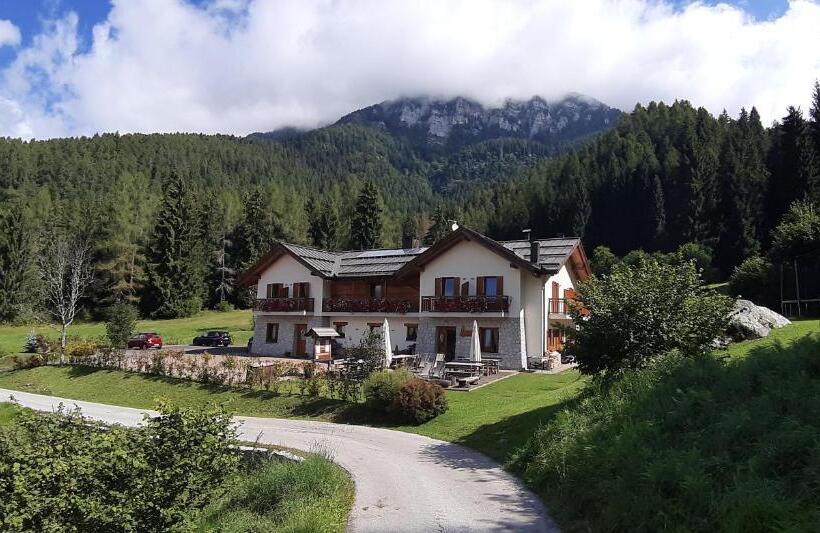 ホテル Albergo Chalet Abete Rosso