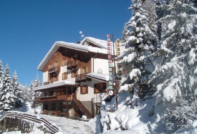 ホテル Albergo Pineta