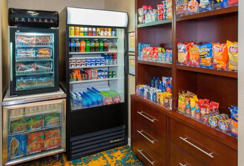 هتل Residence Inn By Marriott Moncton