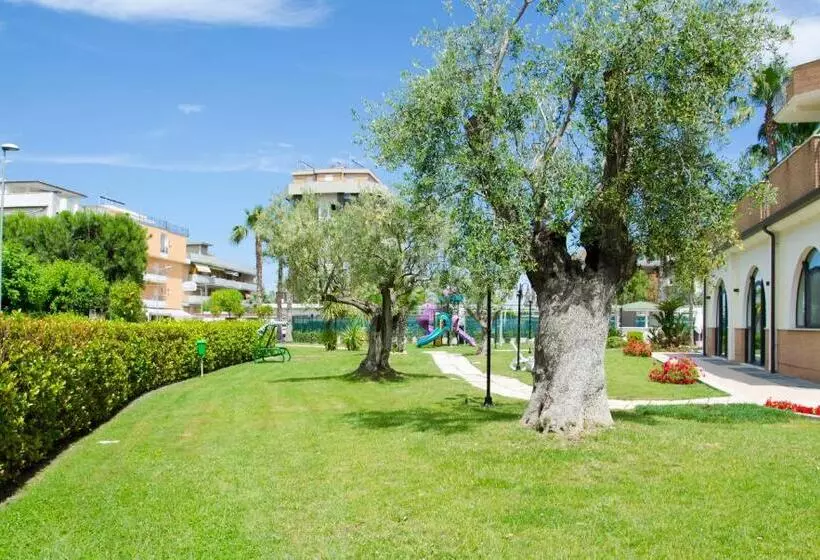 Almaluna Hotel & Resort