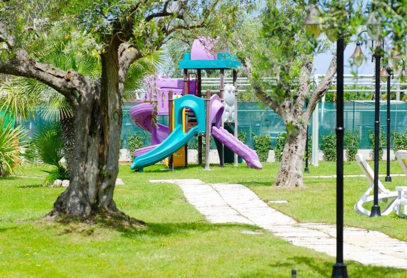 Almaluna Hotel & Resort