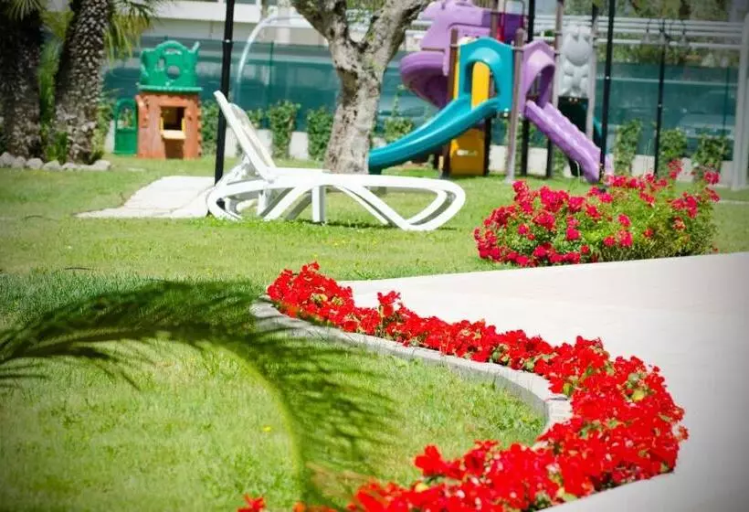 Almaluna Hotel & Resort