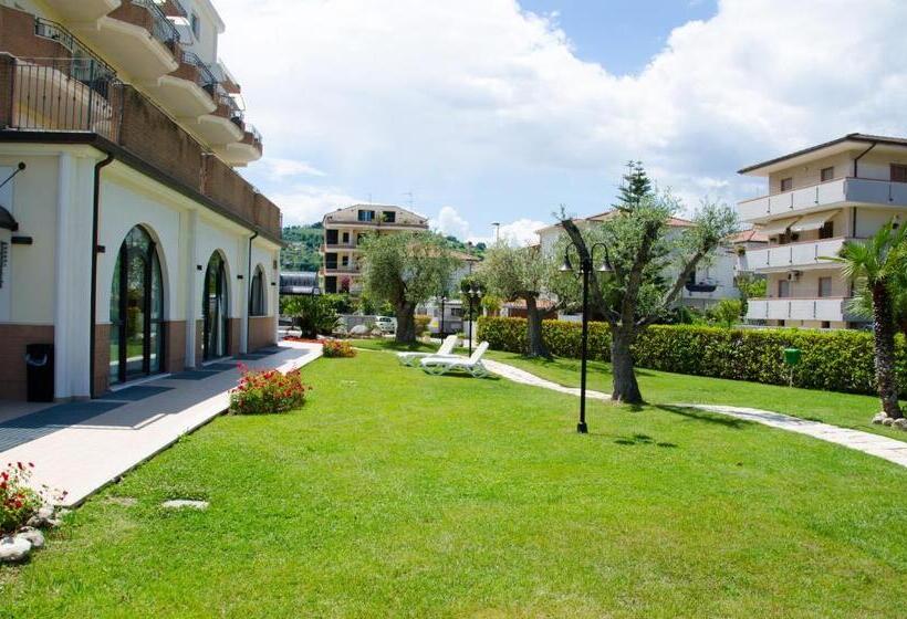 Almaluna Hotel & Resort