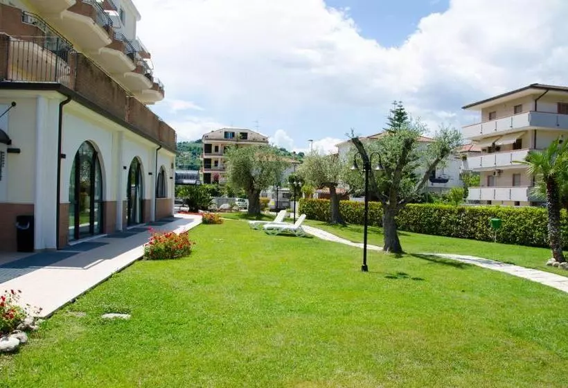 Almaluna Hotel & Resort