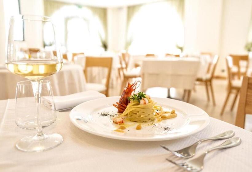 Almaluna Hotel & Resort