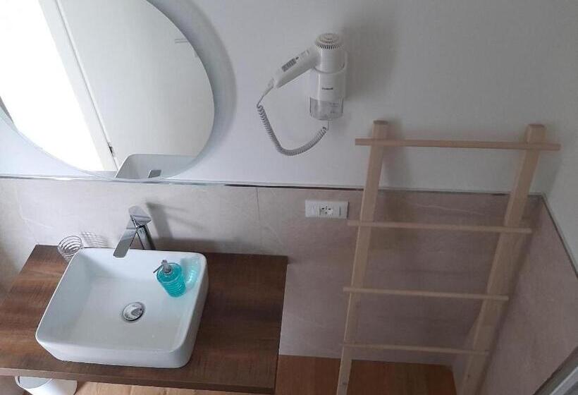 تختخواب و صبحانه Azzurromare