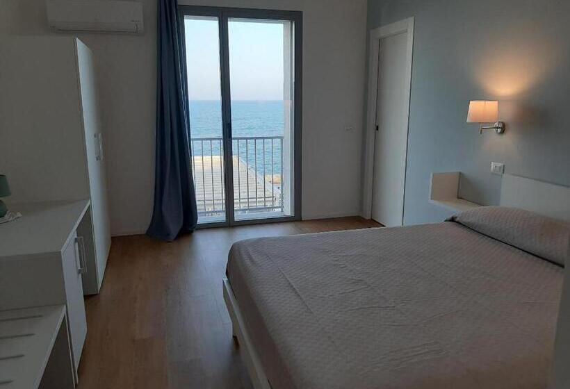 تختخواب و صبحانه Azzurromare