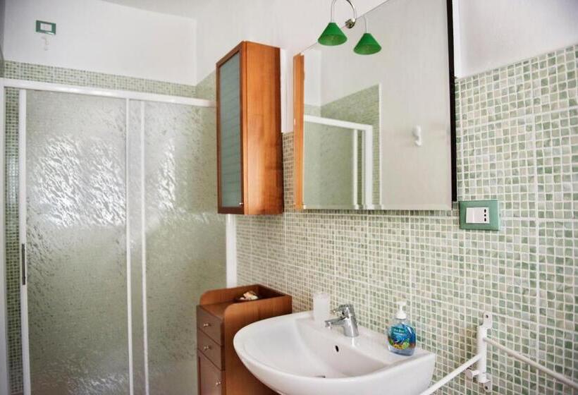 تختخواب و صبحانه Azzurromare