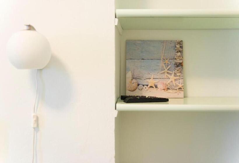 تختخواب و صبحانه Azzurromare