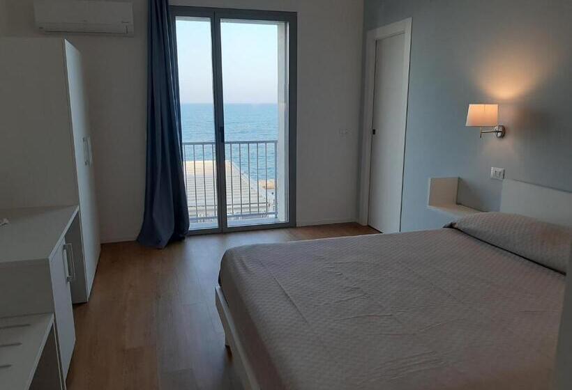 تختخواب و صبحانه Azzurromare