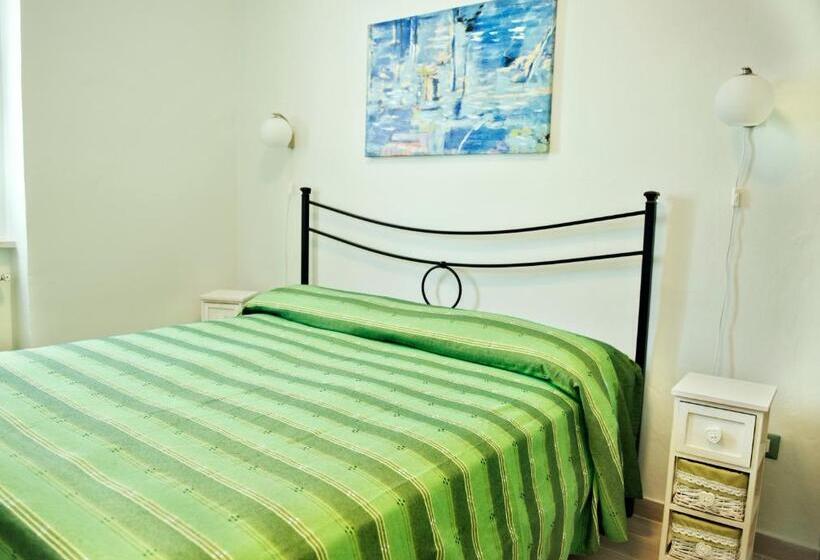 تختخواب و صبحانه Azzurromare