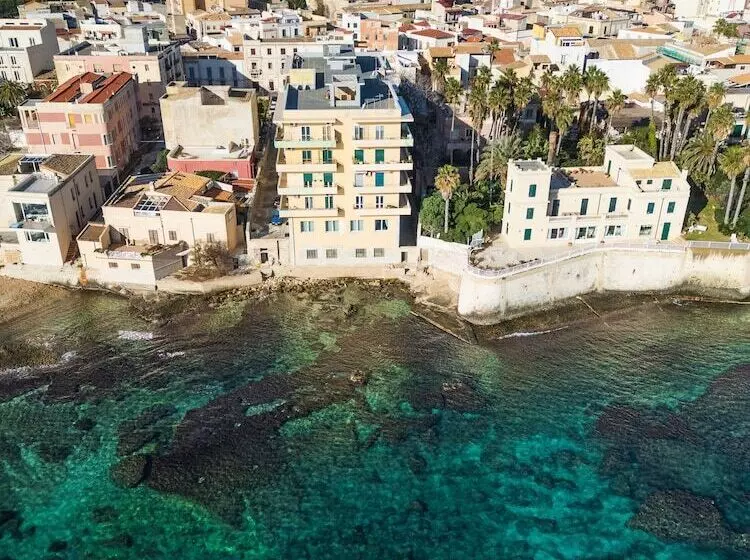 تختخواب و صبحانه Marlove Siracusa   Private Sea Access   Self Check In