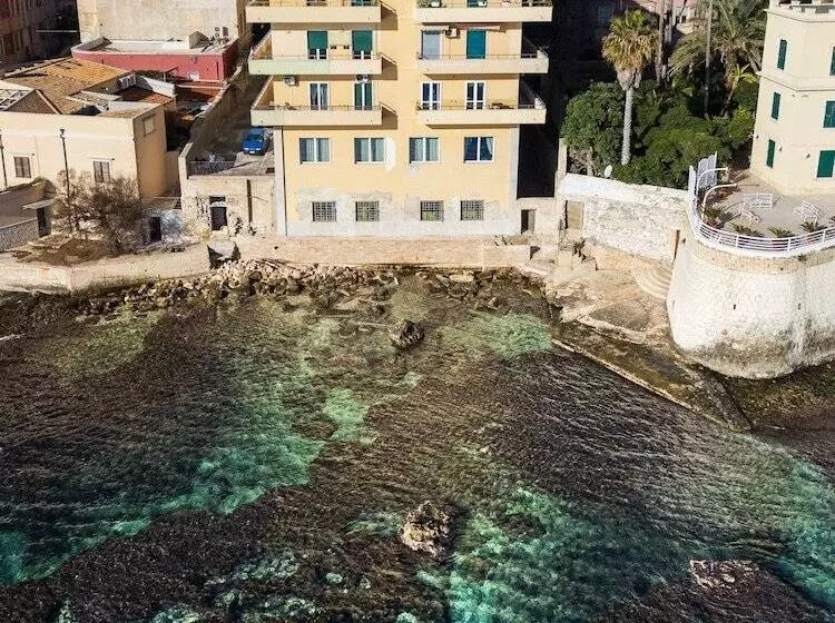 تختخواب و صبحانه Marlove Siracusa   Private Sea Access   Self Check In