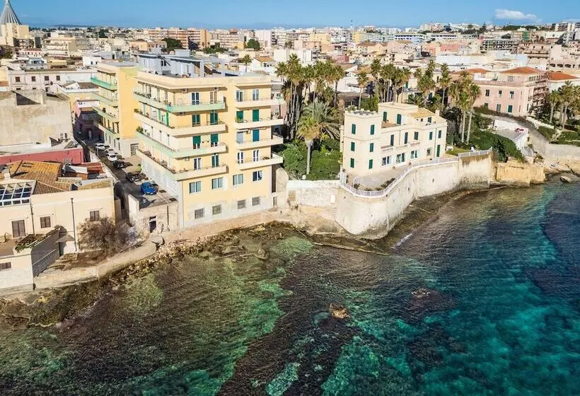تختخواب و صبحانه Marlove Siracusa   Private Sea Access   Self Check In