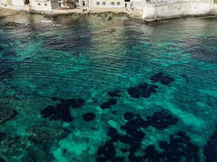 تختخواب و صبحانه Marlove Siracusa   Private Sea Access   Self Check In