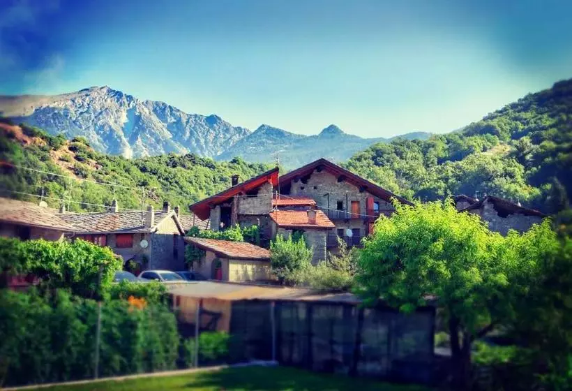 تختخواب و صبحانه Moncervin