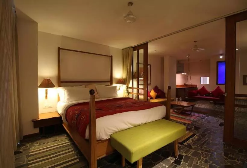 ホテル The Sky Imperial Aarivaa Luxury Stays