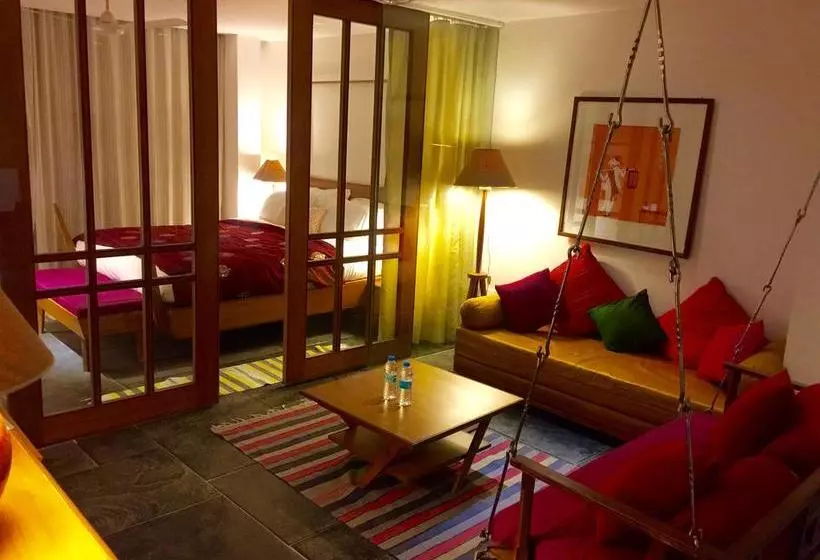 ホテル The Sky Imperial Aarivaa Luxury Stays