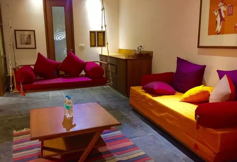 ホテル The Sky Imperial Aarivaa Luxury Stays