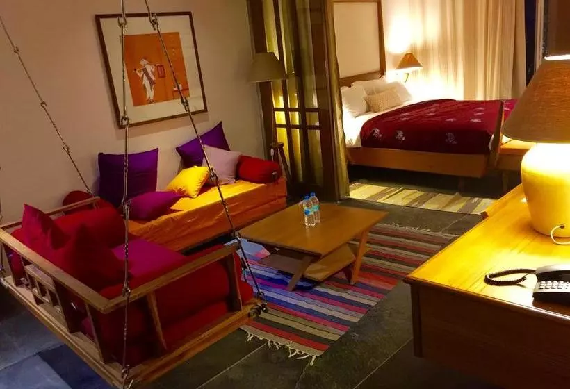 ホテル The Sky Imperial Aarivaa Luxury Stays