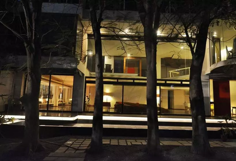 ホテル The Sky Imperial Aarivaa Luxury Stays