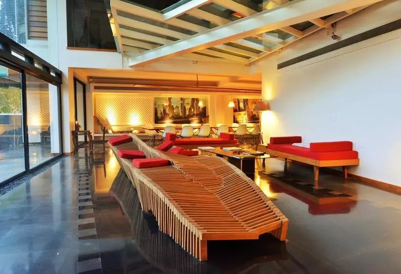 ホテル The Sky Imperial Aarivaa Luxury Stays