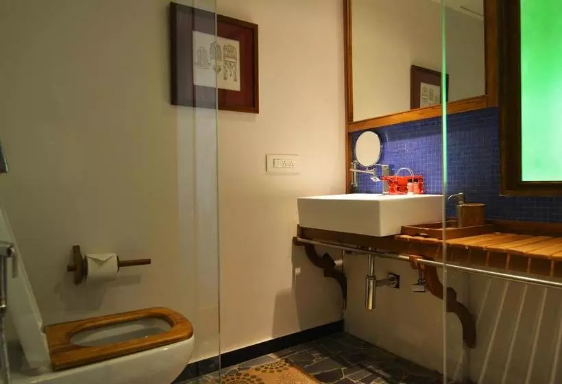 ホテル The Sky Imperial Aarivaa Luxury Stays
