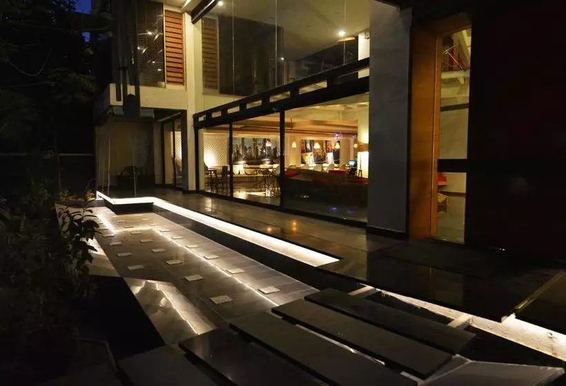 ホテル The Sky Imperial Aarivaa Luxury Stays