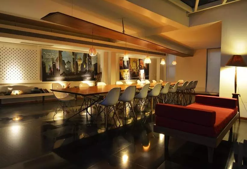 ホテル The Sky Imperial Aarivaa Luxury Stays