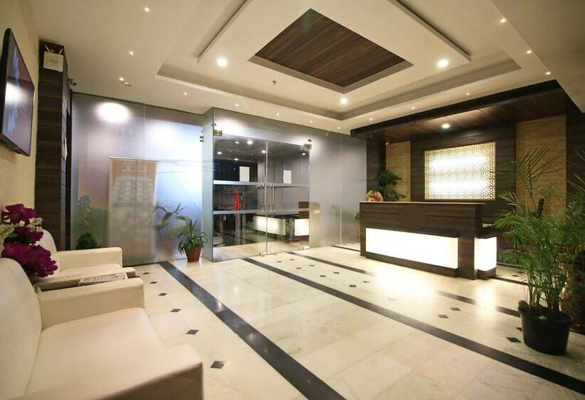 هتل Arjun Clarks Inn