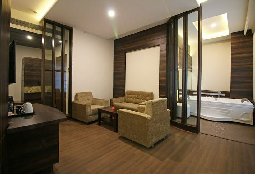 هتل Arjun Clarks Inn